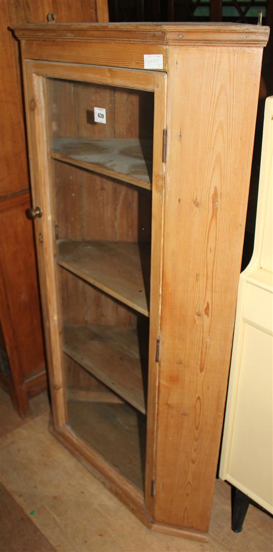 Pine glazed corner cabinet(-)